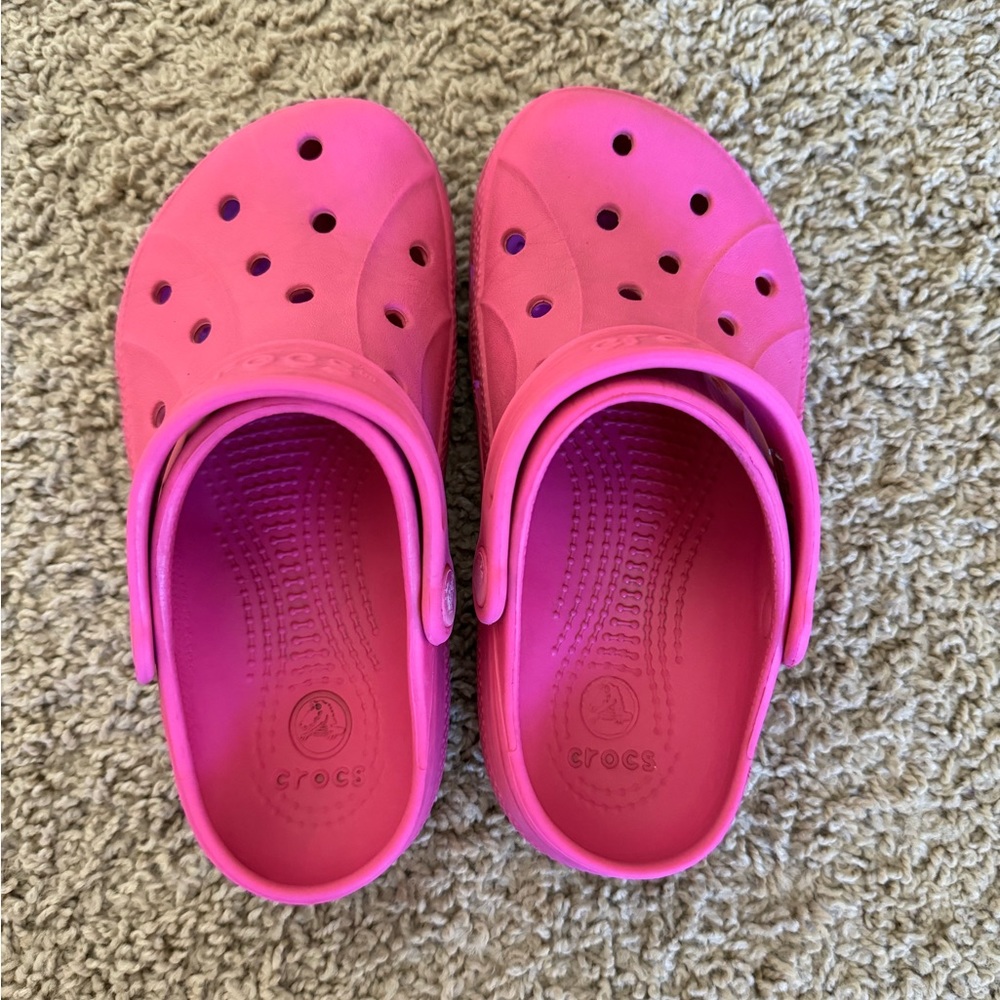 Girls pink croc sandals size 1
